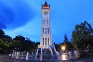 2__IMG_3629_Jam_Gadang_memiliki_4_lantai_yaitu_ruang_petugas_ruang_bandul_ruang_mesin_dan_ruang_lonceng_yang_berada_di_puncak