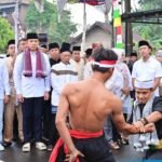 Hujan Tak Surutkan Semangat Warga, Bupati Radityo Egi Hadir Menguatkan Tradisi Sedekah Bumi yang Mengakar 206 Tahun