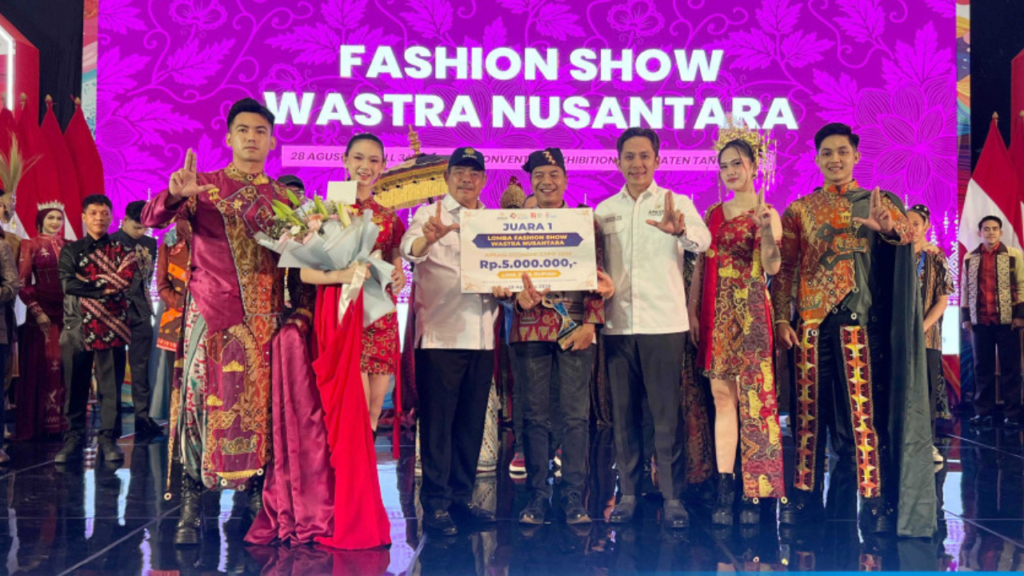 Putih Hitam Bold Monokrom Thumbnail Youtube Konten Podcast Kesehatan_20260829_121539_0000