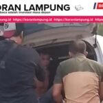 Tekab 308 Buru Pria hingga Bersembunyi di Loteng, Polisi Temukan SENPI AR-15